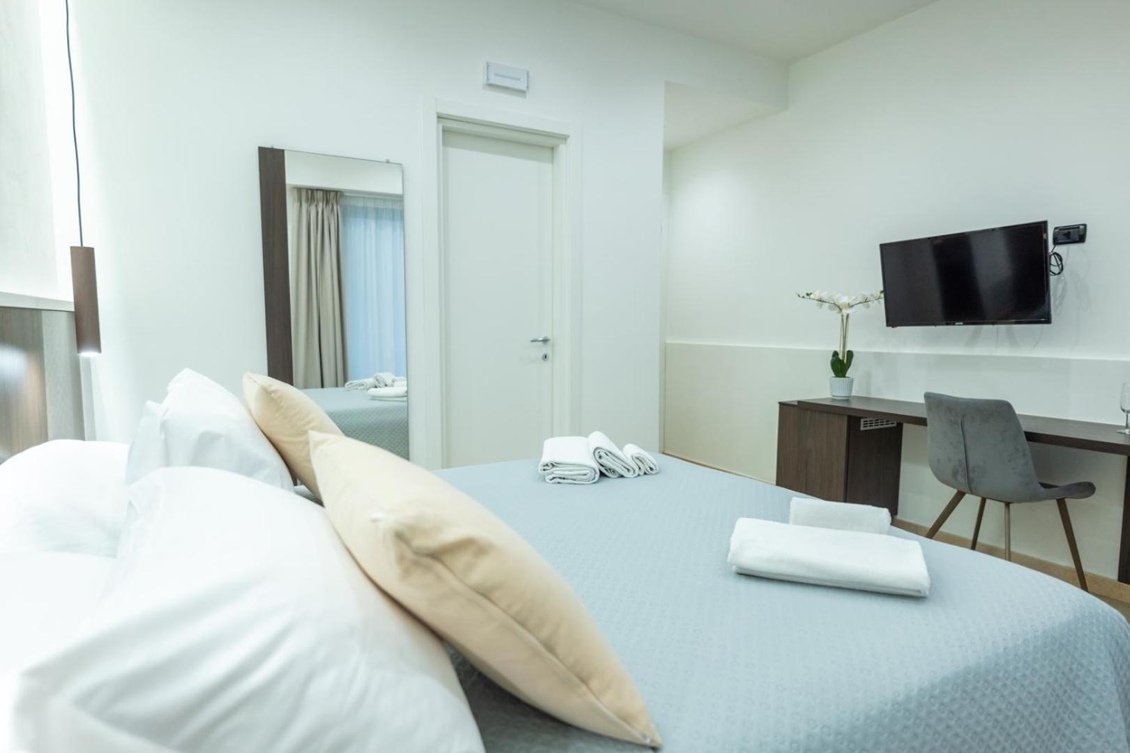 San Giusto Rooms Giardini Naxos Bagian luar foto